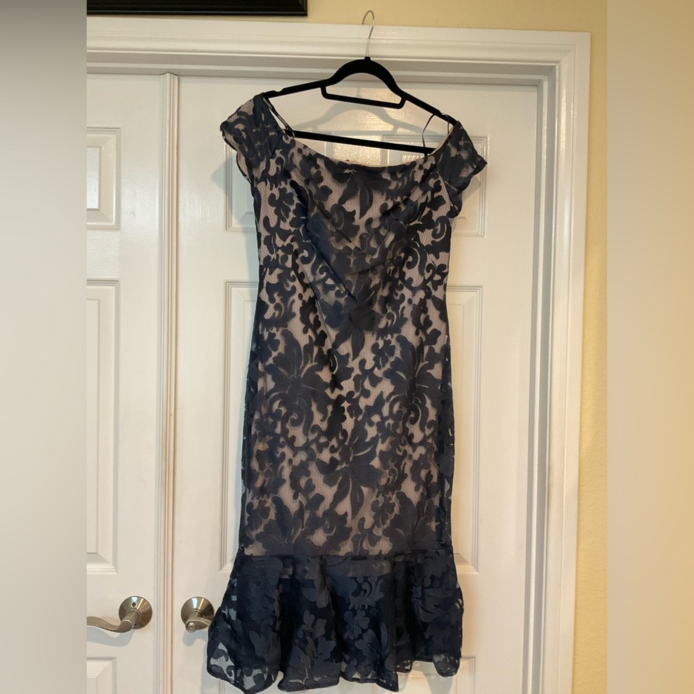 Off the shoulder, Calvin Klein size 8